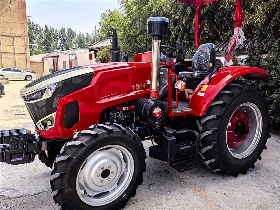 Tractor 1004 factory
