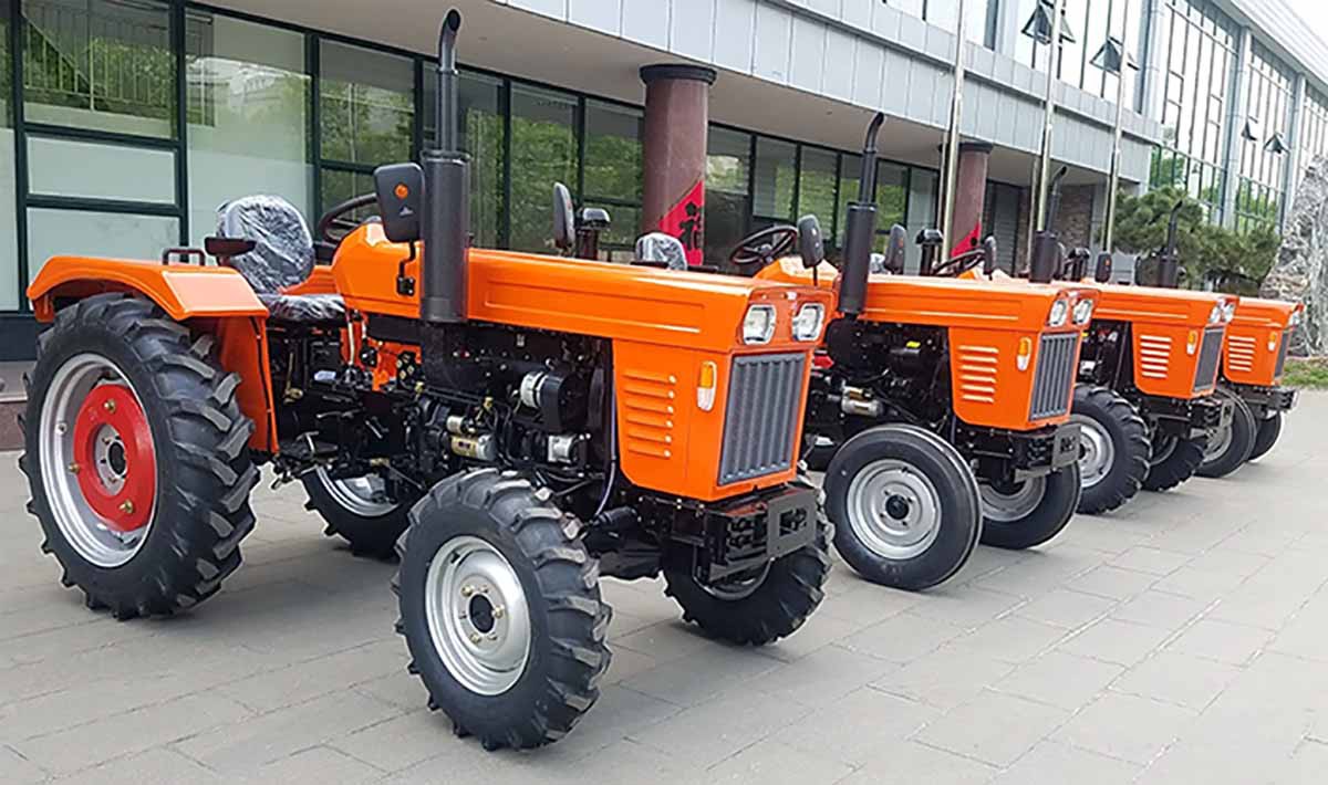 Farm pulling tractor Farm pulling tractor