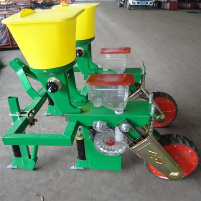 Plannwr corn tractor